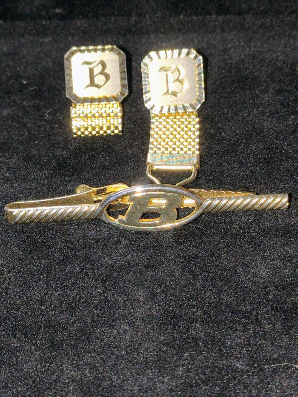 Vintage 1960s Swank Gold‑Tone Mesh Wrap Cufflink & Tie Clip Set – Monogram “B”